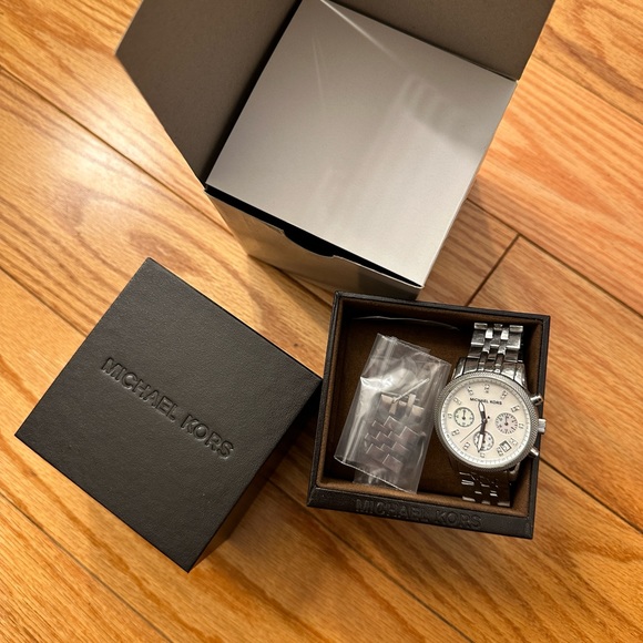 Michael Kors watch - Picture 5 of 7